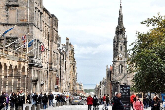 Private Full-Day Walking Tour in Edinburgh with Edinburgh Castle - Meeting at Waterloo Place and finding your bearings