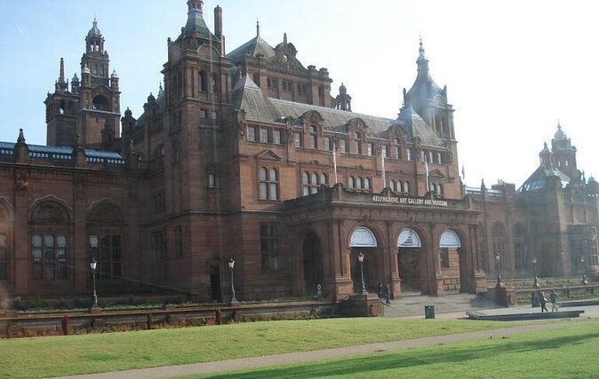 Private Glasgow West End Tour: Arts and Culture - The University of Glasgow in a 30-minute visit