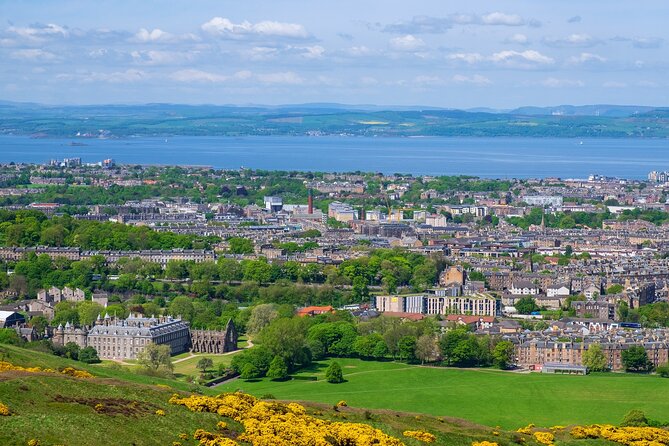 Private Half Day Tour of Edinburgh in a Black Cab - Calton Hill: the best photo pause