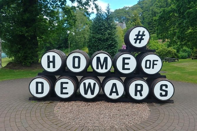 Private Highland Whisky, Stirling Castle and Linlithgow Palace Tour - Edinburgh - An hour in Stirling Old Town for lunch