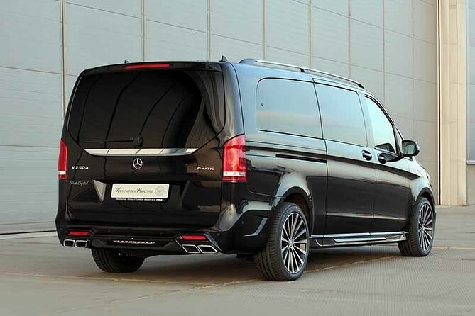 Private MiniVan Transfer from Glasgow GLA Airport to Edinburgh - Timing, late arrivals, and the night fee