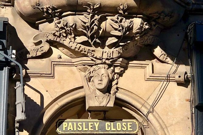 Private Old Town, Edinburgh Walking Tour - Bakehouse Close and the appeal of a small stop
