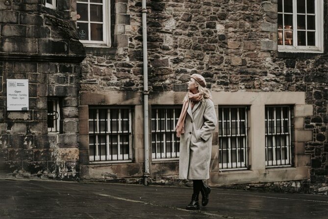 Private Photoshoot with Views of World Famous Edinburgh Castle - Working with a photographer who keeps things comfortable