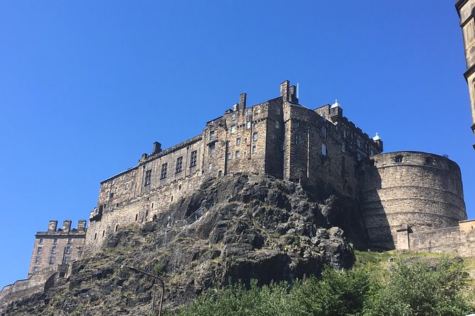 Private Walk: Edinburgh Old Town and New Town - Churchyards, gardens, and the first views of Castle Rock