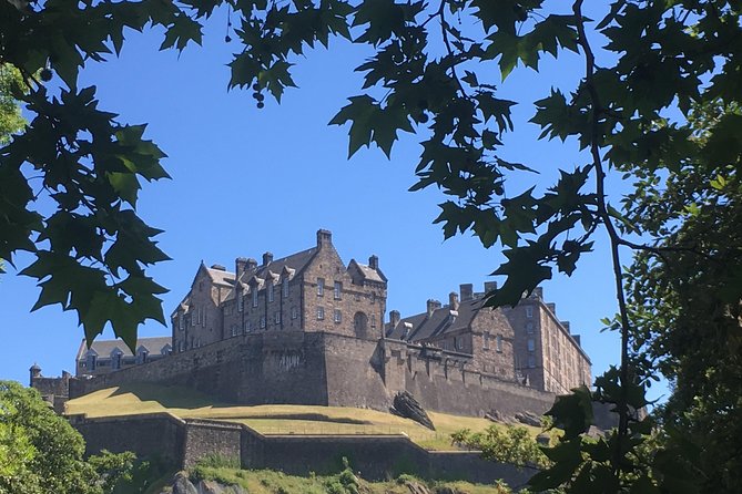Private Walk: Edinburgh Old Town and New Town - Meeting Gerry, a guide who knows Edinburgh personally