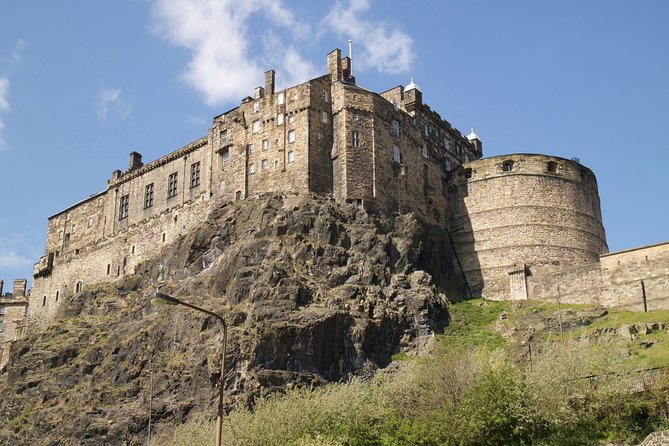 Private Walking Tour: Edinburgh Highlights, including entry to Edinburgh Castle - Greyfriars Kirkyard and the Bobby story