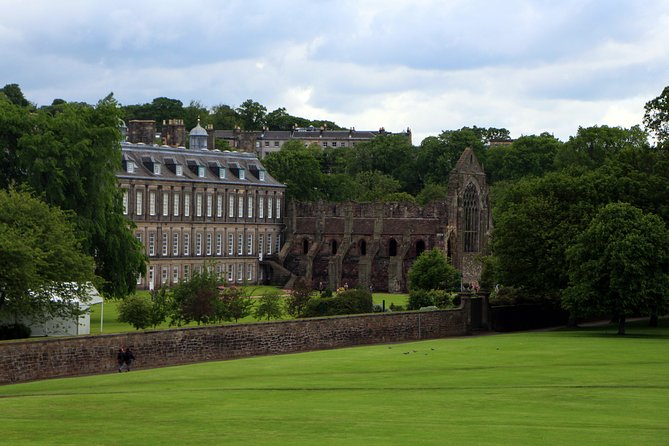 Private Walking Tour: Edinburgh Highlights, including entry to Edinburgh Castle - City Chambers and John Knox House
