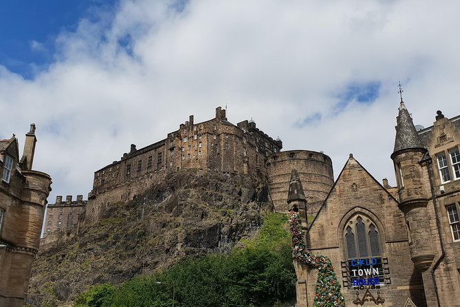 Public guided tour of Edinburgh at a minimum price - in French - Key Points Before You Book