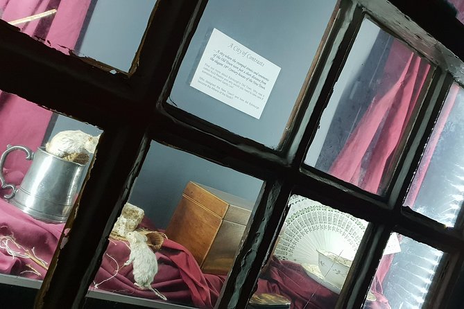Public guided tour of Edinburgh at a minimum price - in French - Why the Old Town and New Town Pairing Works