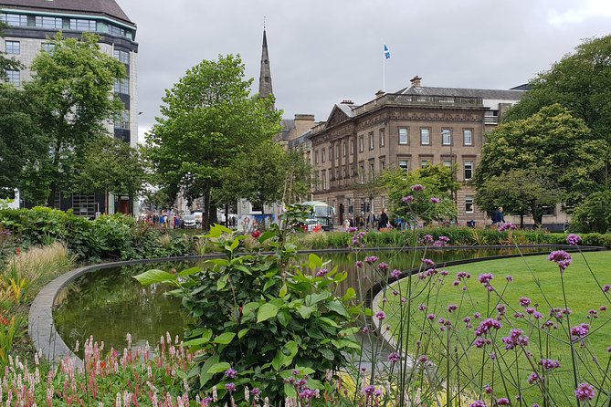 Public guided tour of Edinburgh at a minimum price - in French - The Royal Mile, St Giles Cathedral, and Edinburgh’s Big Stories