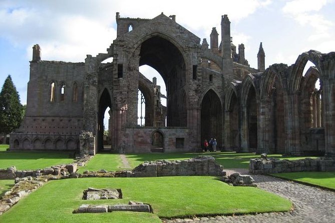 Rosslyn Chapel and Scottish Borders Small-Group Day Tour from Edinburgh - William Wallace Statue: a quick opening stop