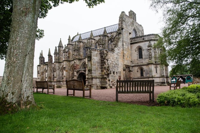 Rosslyn Chapel, Dunfermline Abbey and Stirling Castle Day Tour - One day, three very different pieces of Scotland