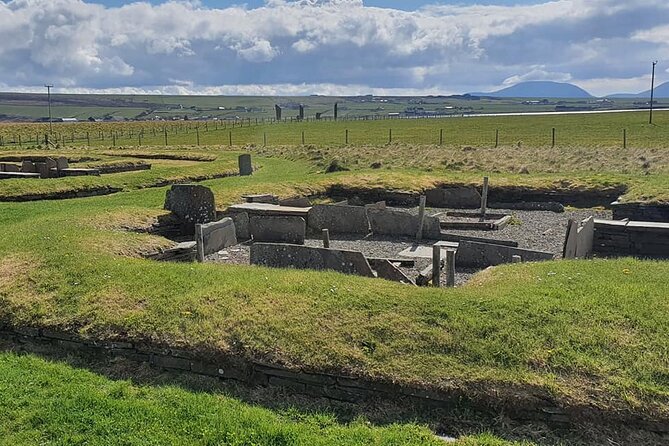 Scapa Tours - Yesnaby Cliffs and the walk toward Yesnaby Castle