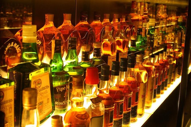 Scotch Tour Edinburgh with a Local Expert: Private & 100% Personalized - Arcade Bar and the pleasure of a relaxed first stop