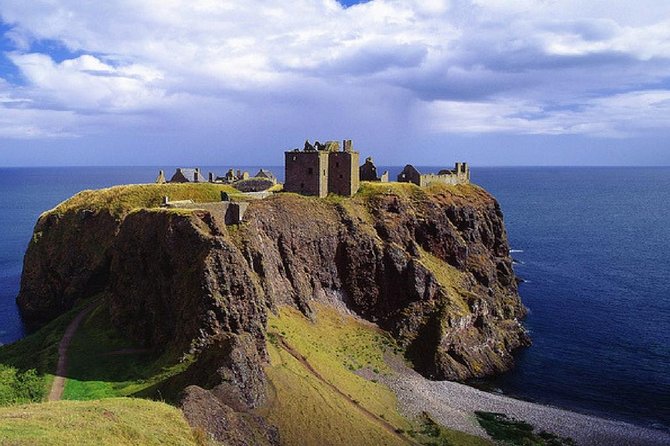 Scottish Castles Glamis and Dunnottar Italian Tour Guide - Stonehaven and an hour for lunch