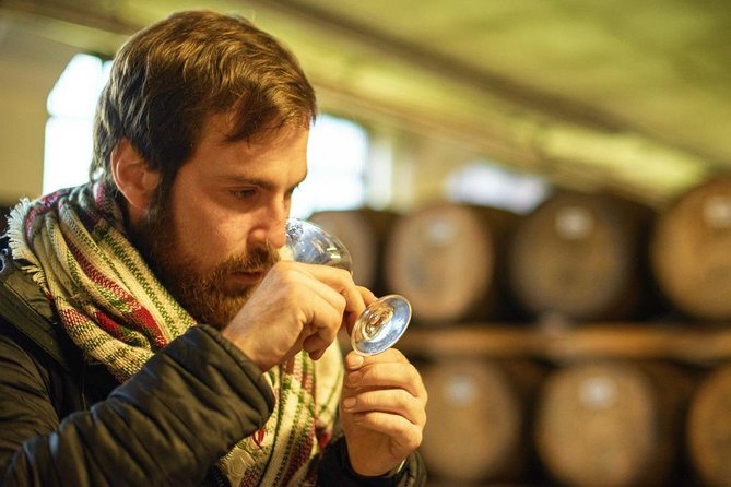 Scottish Gin & Whisky Distillery Experience - Private Day Tour - Stirling Distillery finishes with gin and cocktails