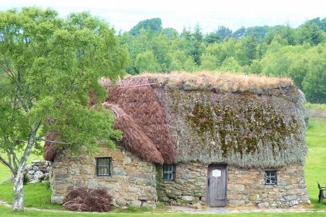 Secret Loch Ness, Inverness Castle visit, Culloden, Clava Cairns - Guides, vehicles, and the human side of the tour