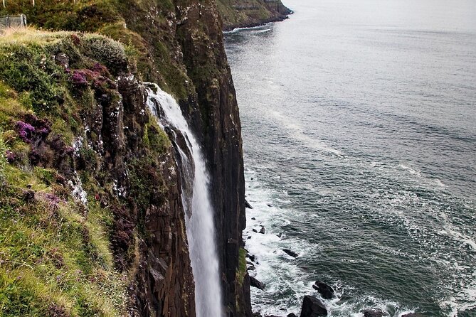 Skye Fairy Pools/ Fairy Glen/ Kilt rock / Old Man Storr - Portree: lunch and a harbor pause