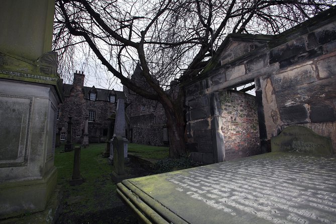 Small Group Edinburgh Underground Vaults & Graveyard Ghost Tour - The walk to Canongate Kirkyard