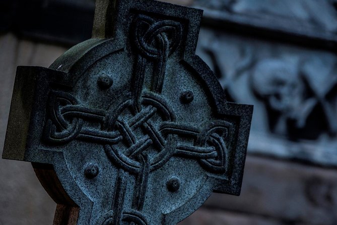 Small Group Edinburgh Underground Vaults & Graveyard Ghost Tour - Mercat Cross: a dramatic start on the Royal Mile
