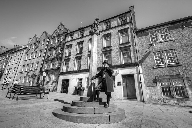 Stirling Castle and the Secrets of the Old Town Private Tour - Guides who turn facts into stories