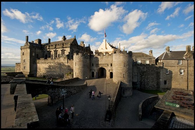 Stirling Castle and the Secrets of the Old Town Private Tour - Walking through Stirling’s Old Town