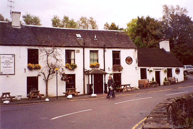 Stirling, Highlands & Distillery in Spanish - Falls of Dochart: lunch beside rushing water