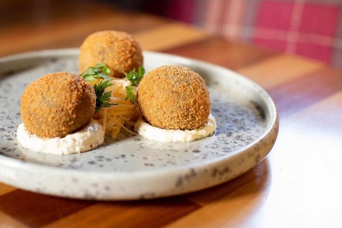 Taste Of Edinburgh Food Tour With All Food & Drinks Included - Starting at St Giles’ Cathedral at 1pm