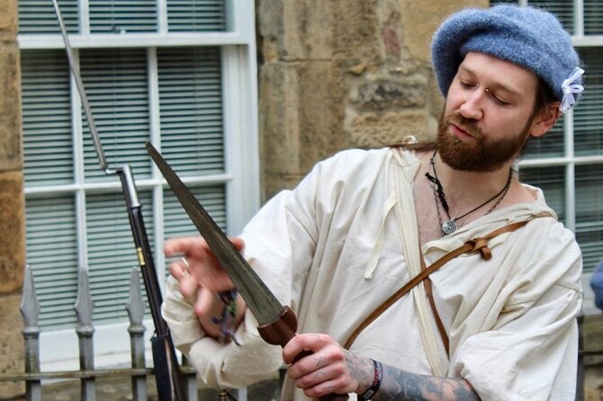 The History Behind Outlander Tour - Starting at the Royal Mile and Mercat Cross
