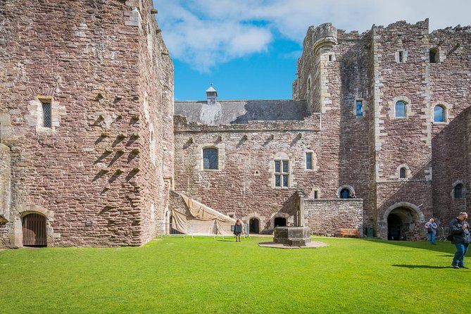 The Outlander 1 Day Experience - What the guide adds to the day