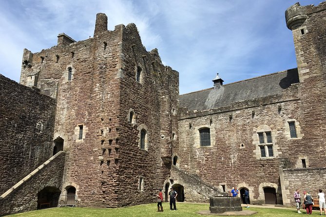 Ultimate Outlander Day Tour - Midhope Castle, the real-world Lallybroch