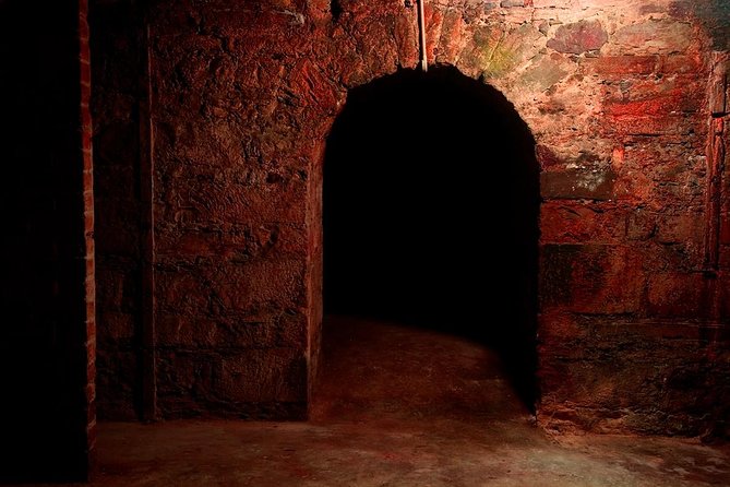 Underground Vaults Walking Tour in Edinburgh Old Town - Guide Quality Shapes the Whole Experience