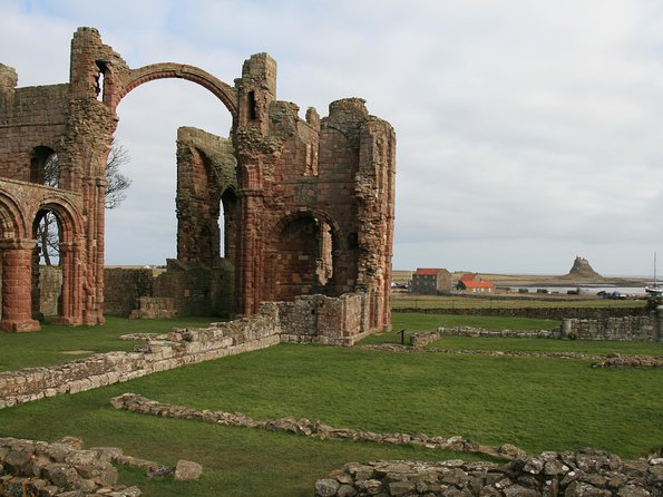 Viking Coast and Alnwick Castle Very Small Group Tour from Edinburgh - Lindisfarne Castle, Bamburgh, and the Farne Islands