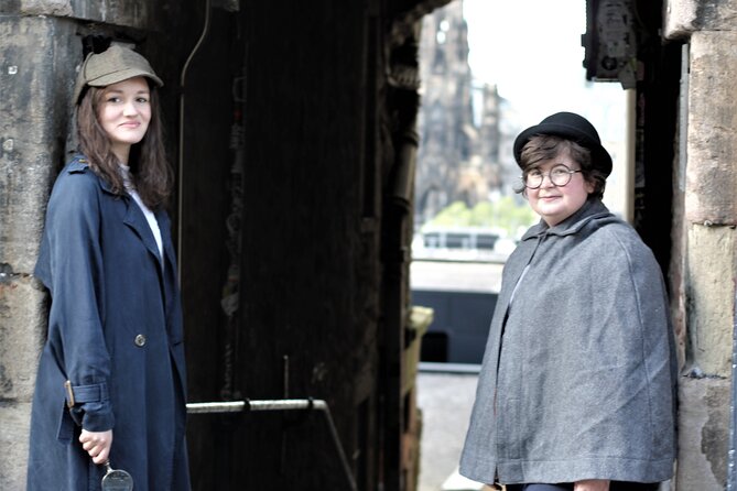 Visite privée enquête : Sherlock Holmes à Édimbourg en Français - Starting at the Lauriston Place police box