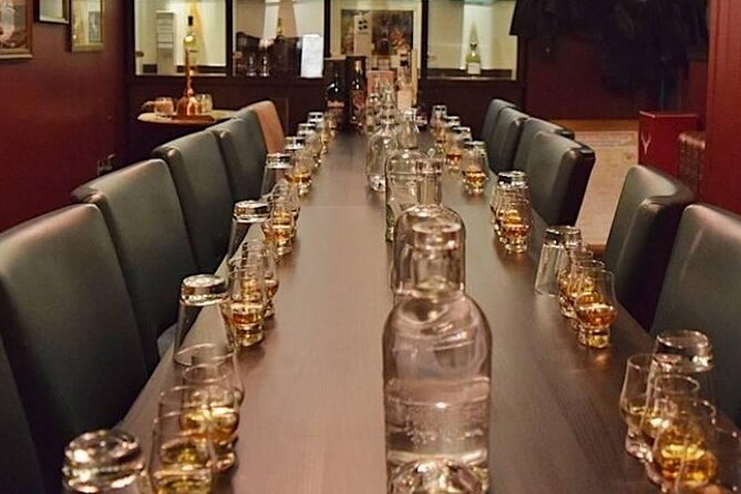 Whisky Tasting at Edinburgh's Award Winning Whiski Rooms - Why Whiski Rooms makes a good whisky classroom